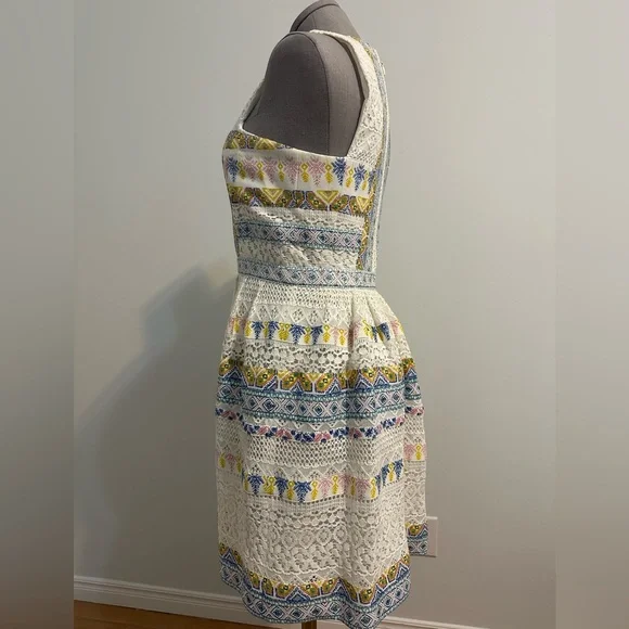 BCBG Maxazria Lace Sleeveless Dress Size 4 - Picture 9 of 12